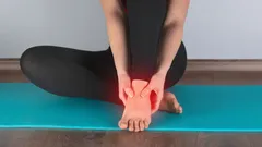 Helpot keinot lievittää jalkojen polttelua ja väsymystä työpäivän jälkeen