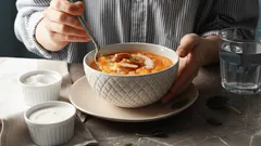 Tätä maustetta ei kannata lisätä keittoon: se pilaa maun, mutta silti moni käyttää sitä