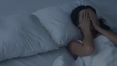 Miksi mieleen nousee noloja muistoja juuri ennen nukkumaanmenoa?