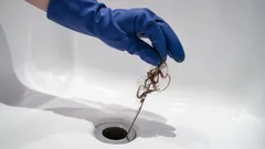 Älä käytä etikkaa ja soodaa – putkimies paljastaa tehokkaimman tavan avata tukkeutuneet viemäriputket kylpyhuoneessa