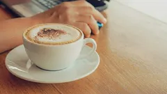 Millä sokerin voi korvata kahvissa: kuusi terveellisempää vaihtoehtoa