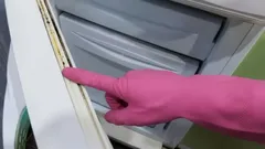 Miksi jääkaapin tiiviste homehtuu – ja miten estät sen edullisesti?